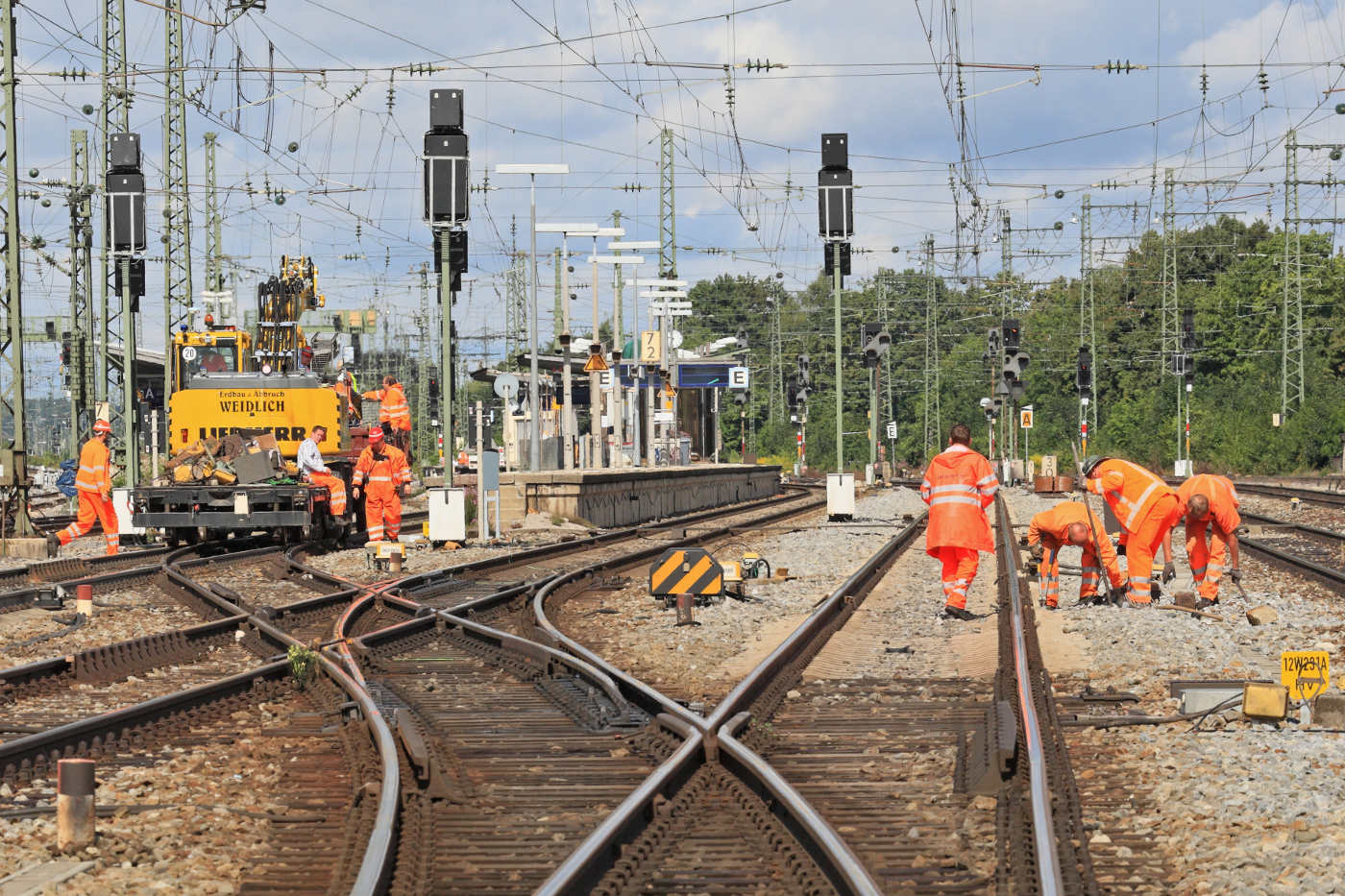 Handy im Gleisbereich Deutsche Bahn AG