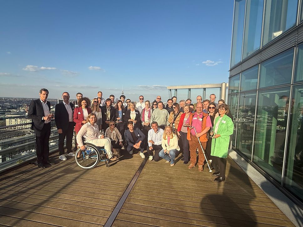 Gruppenbild mit den ehrenamtlichen Mitgliedern