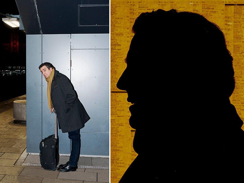 Bastian Pastewka am Bahnsteig