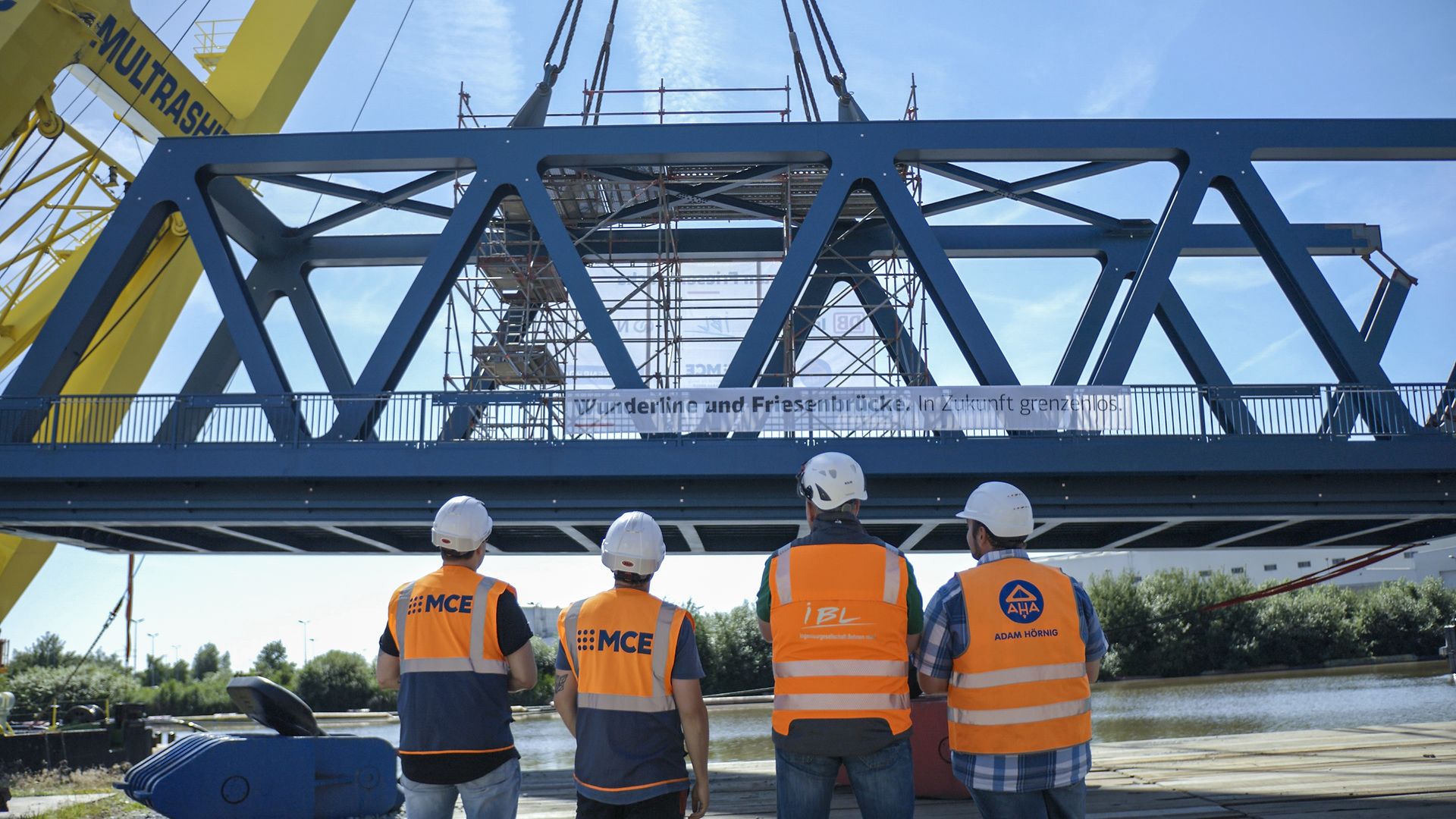 erstes Brückenteil der Zweifeldbrücke