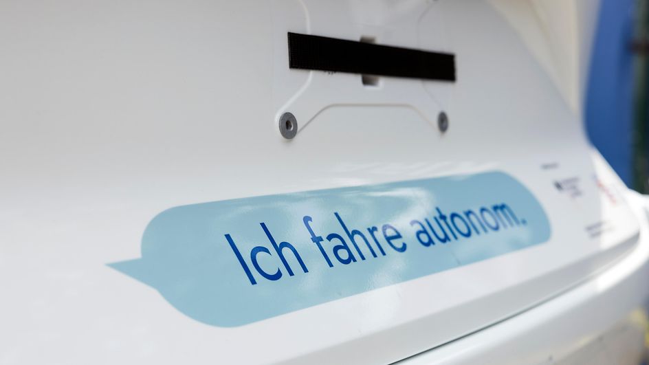 Schriftzug "Ich fahre autonom"