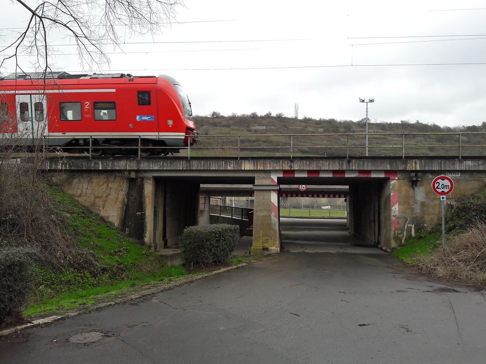 Erneuerung der Eisenbahnbrücke im unterfränkischen Großmannsdorf