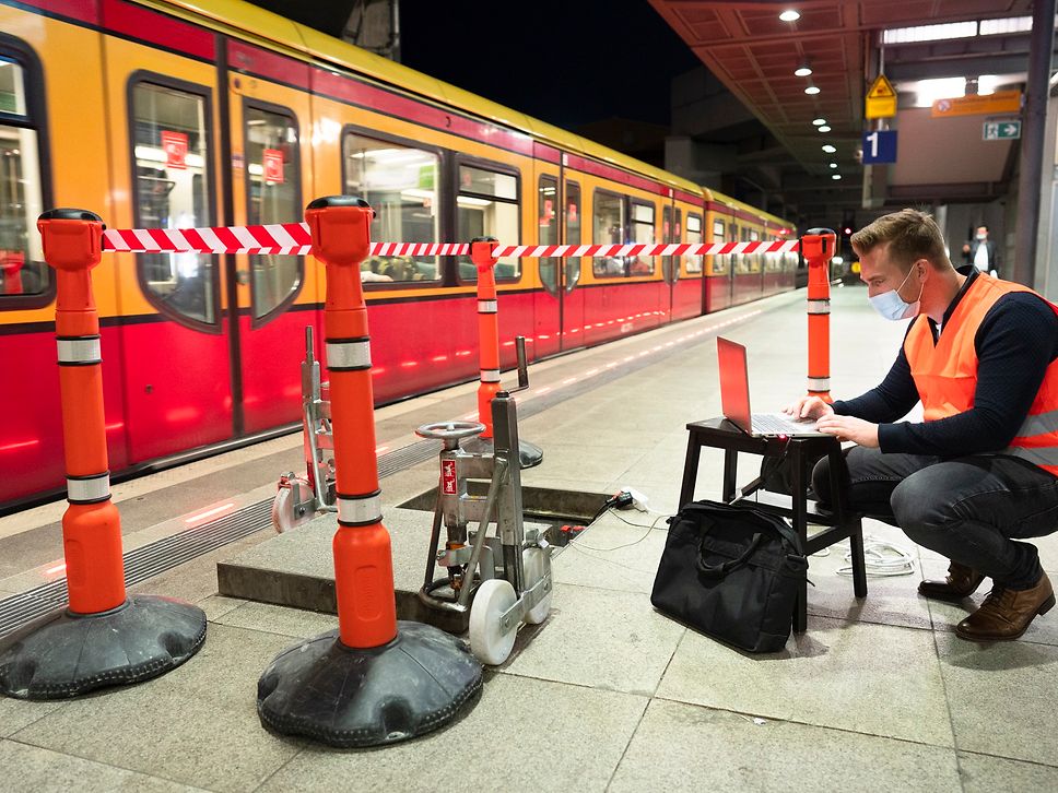Installation of the new elements in Berlin