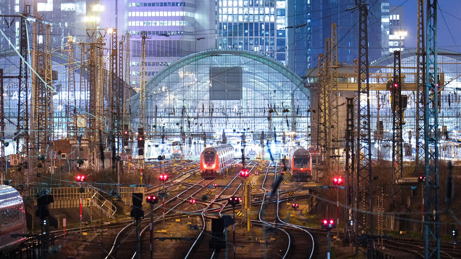Hauptbahnhof Frankfurt bei Nacht