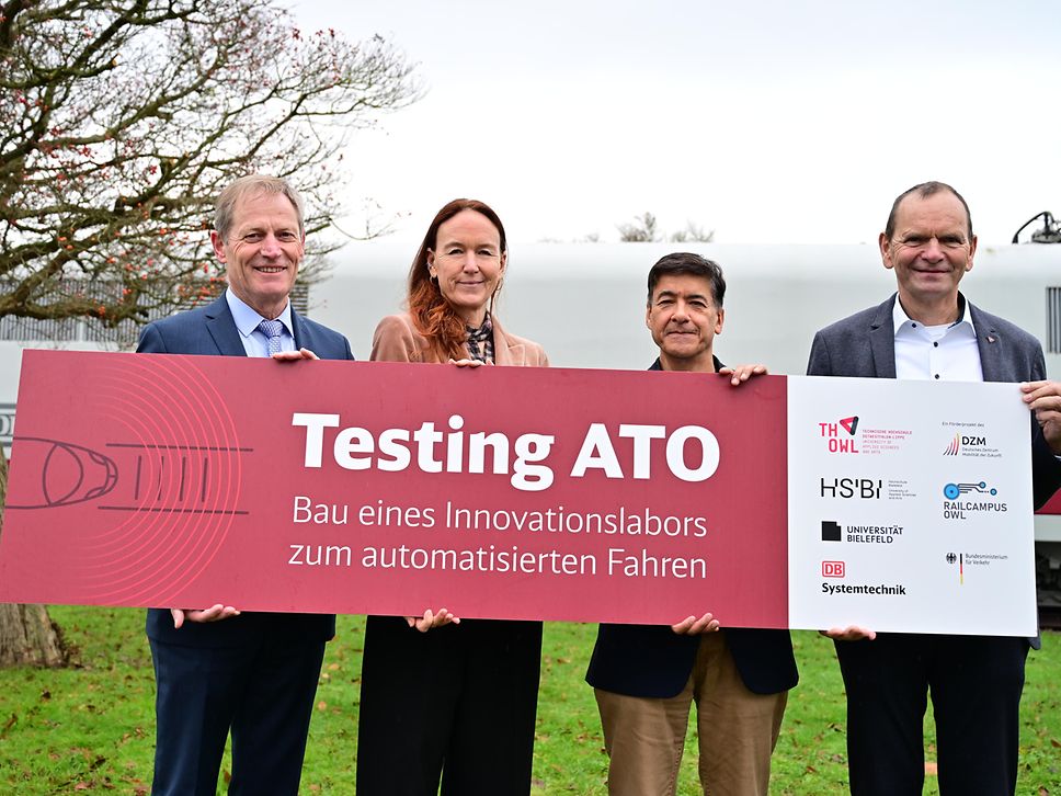 Setzen auf den Bau des Innovationslabors für das automatisierte Fahren: Vertreter:innen von Hochschulen und DB Systemtechnik