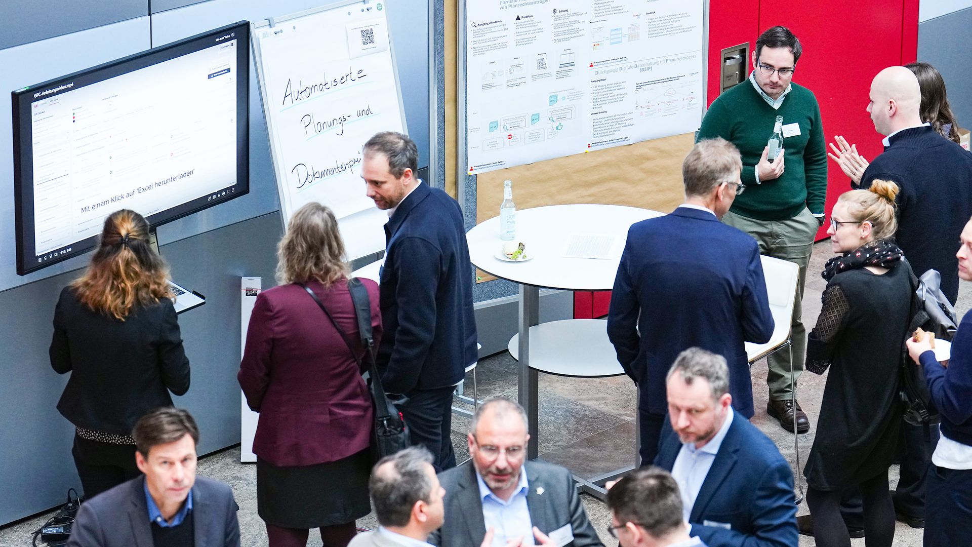 Personen an den einzelnen Marktständen