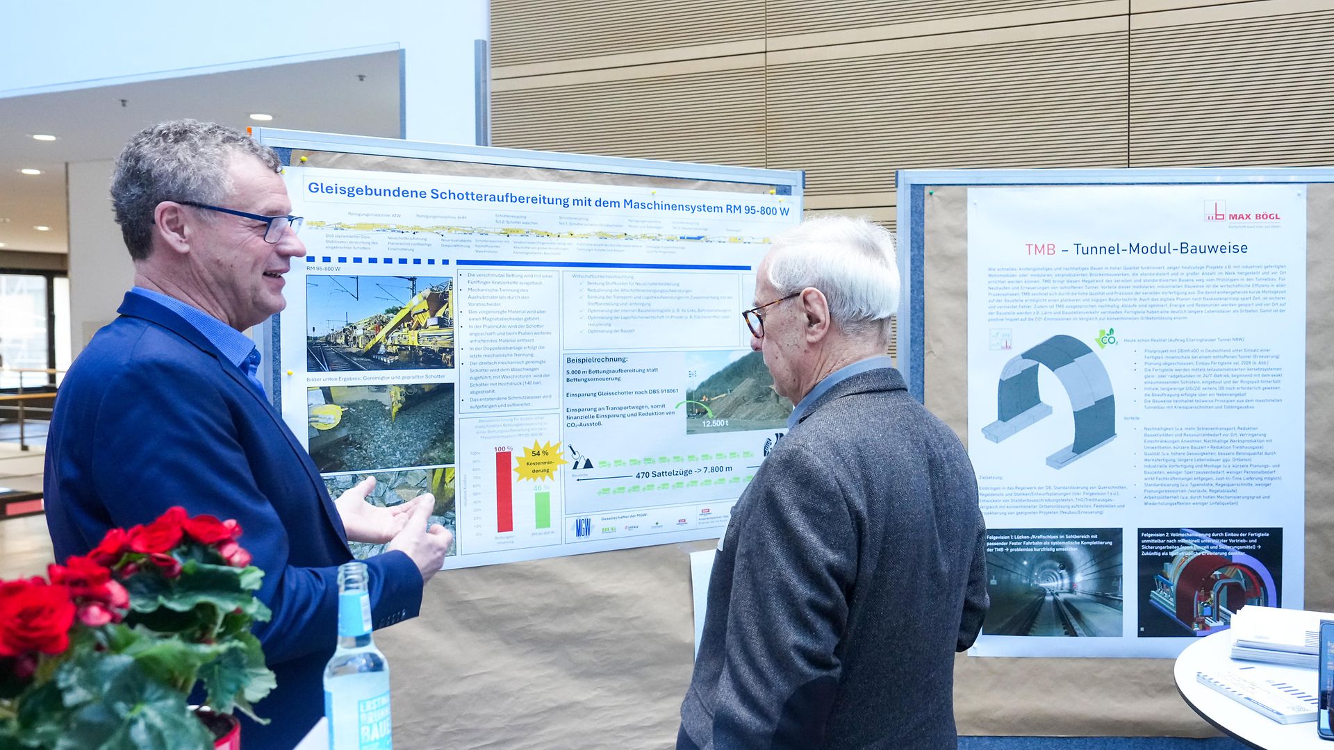 Leute an den Marktständen