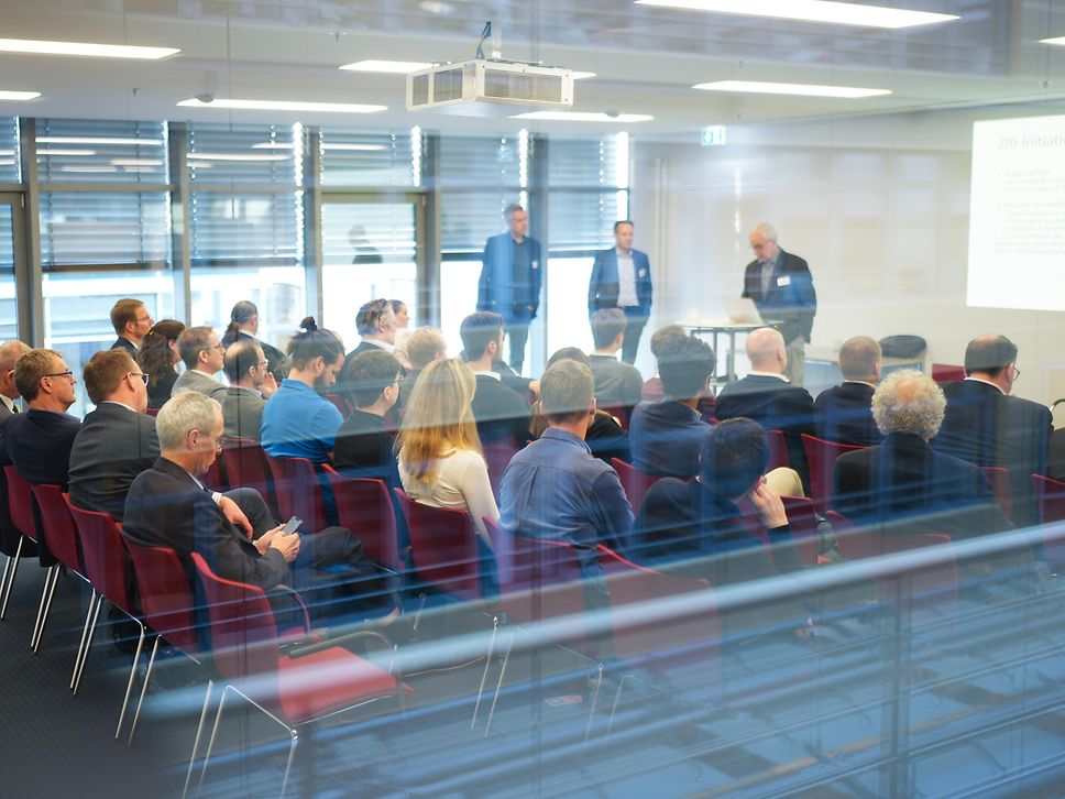 Redner vor Fachforumpublikum