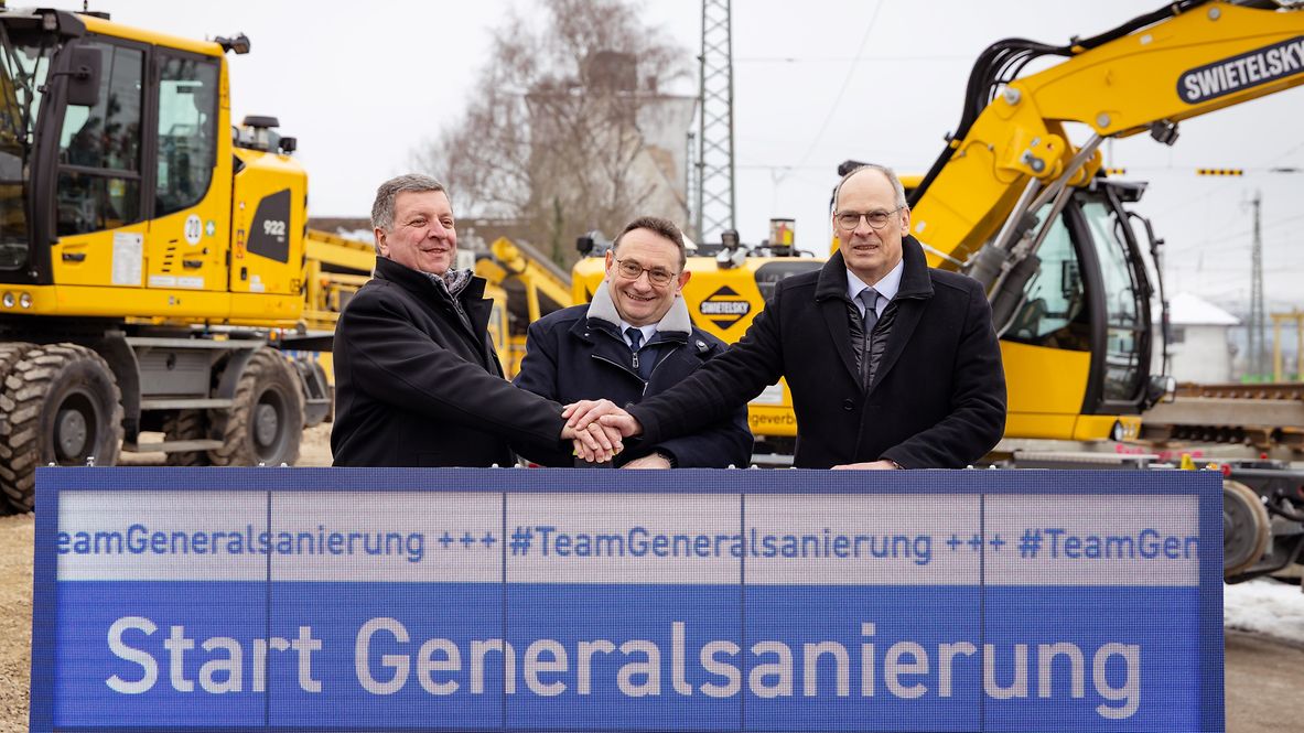 Start der Generalsanierung, Gruppenbild vor Baggern
