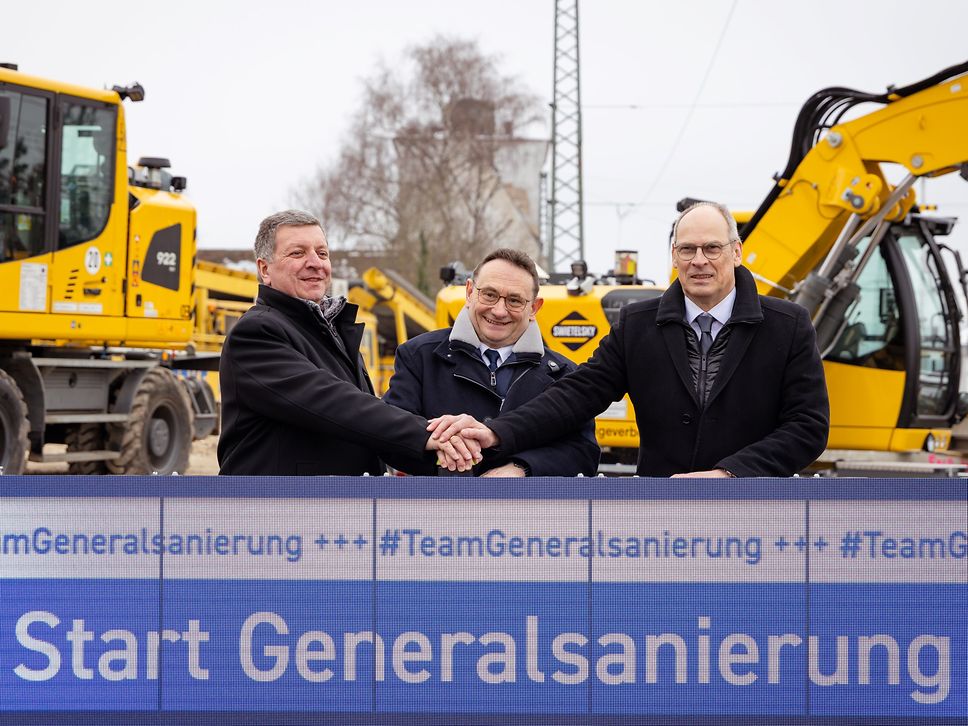Start der Generalsanierung, Gruppenbild vor Baggern