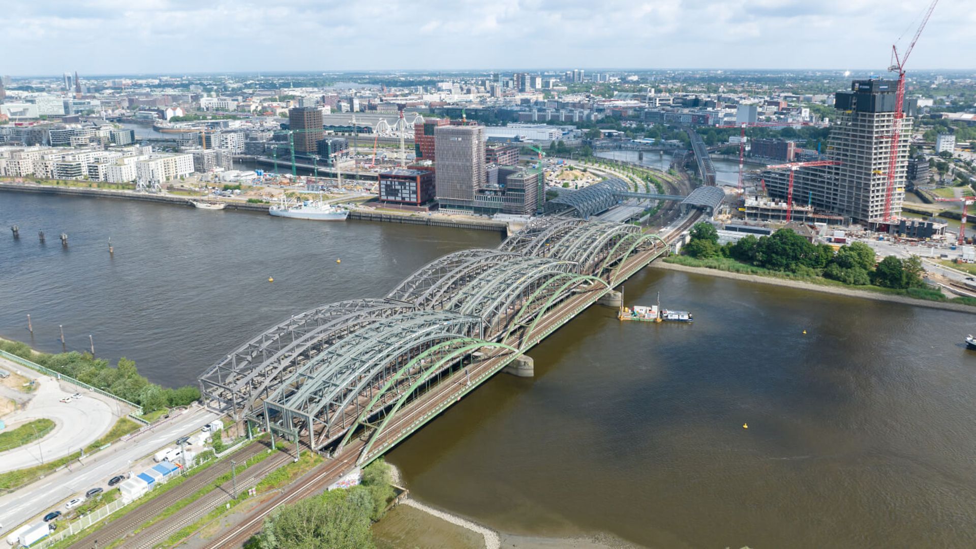 Die historischen Norderelbbrücken (2. und 3. v.r.)