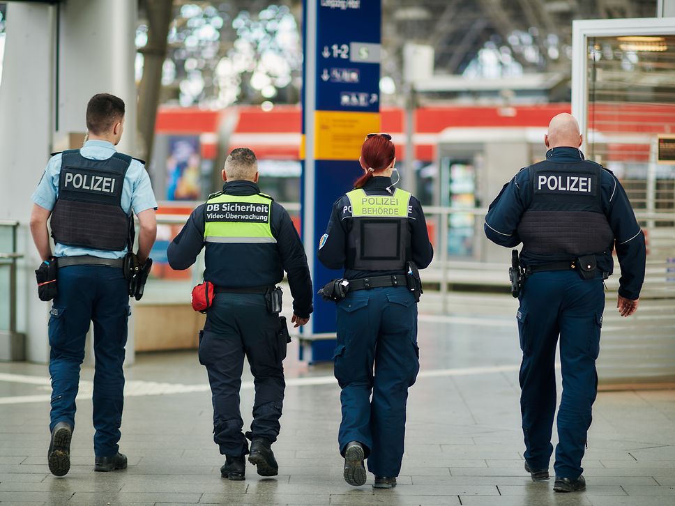 Neue Quattro-Streife Im Leipziger Hauptbahnhof