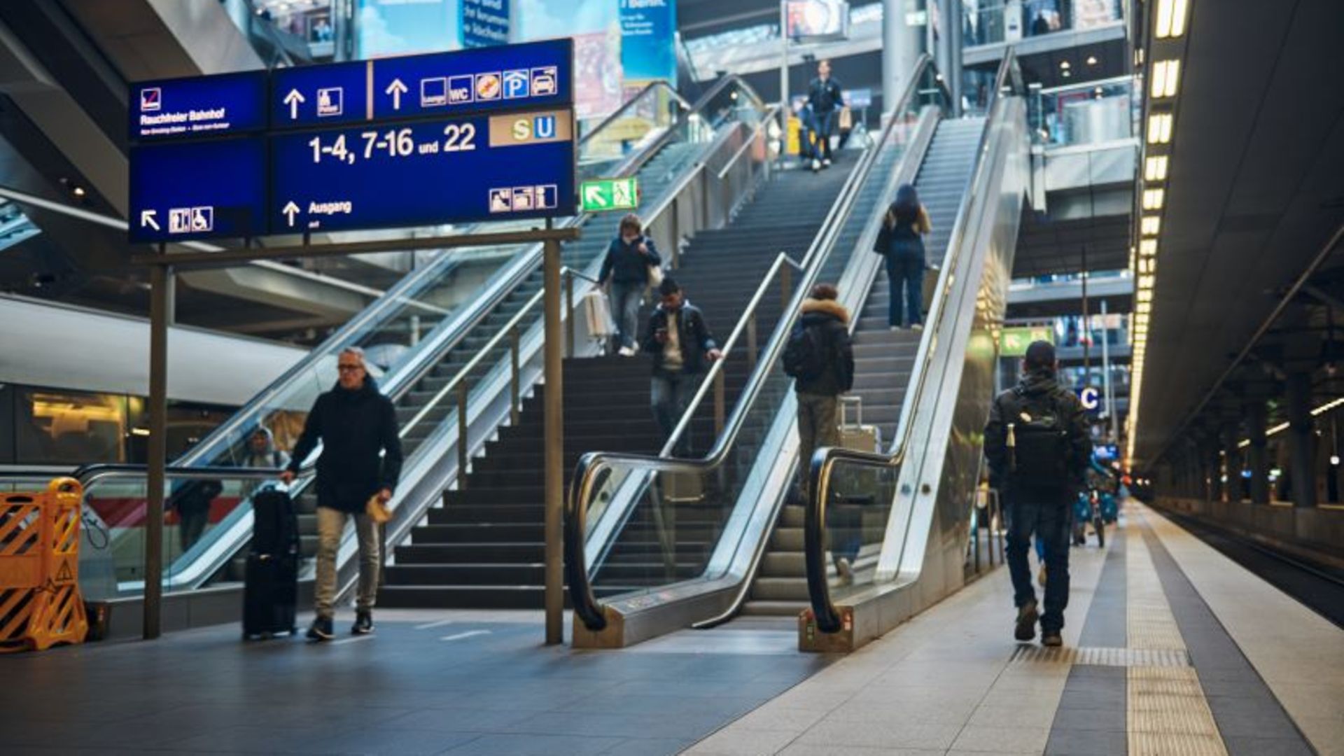 Rolltreppe Berlin Hbf