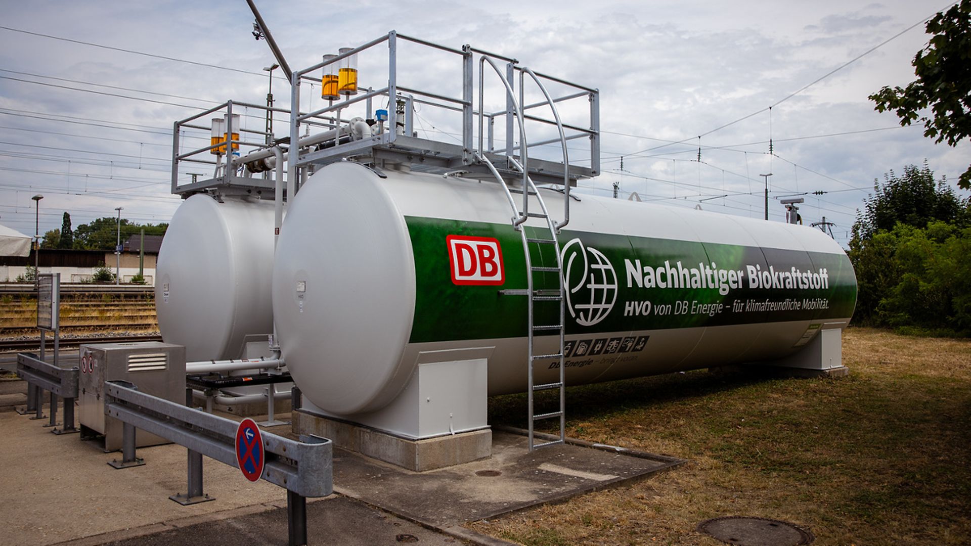 Mobile tank container for HVO refueling.