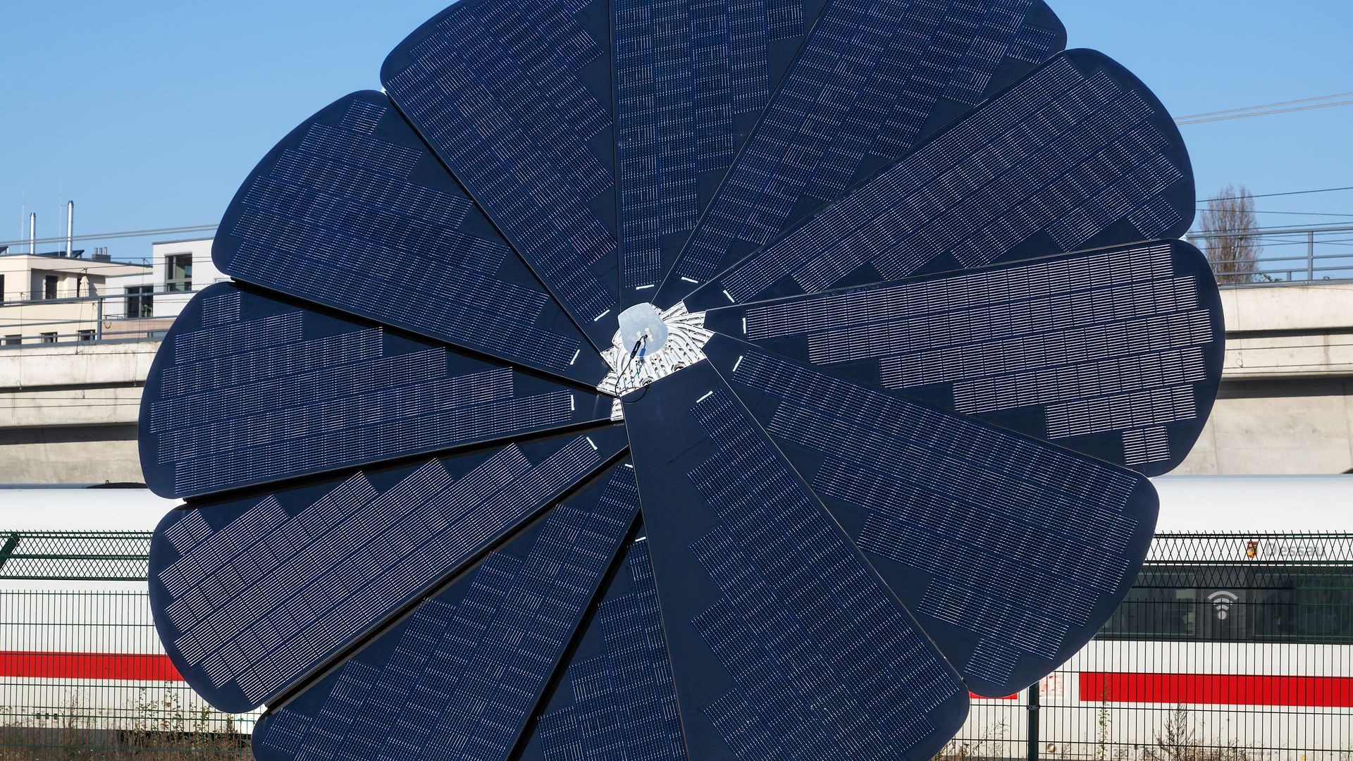 Photovoltaic system whose solar cells are designed as a leaf shape and arranged like a flower.