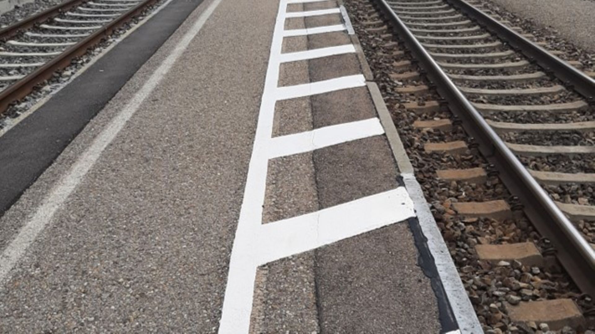 Dorfen Bahnhof_Erneuerung des Bodenbelages