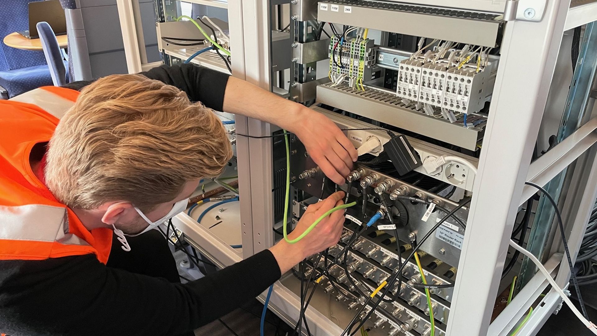 The server racks in the advanced TrainLab are quickly rewired when the vehicle stops