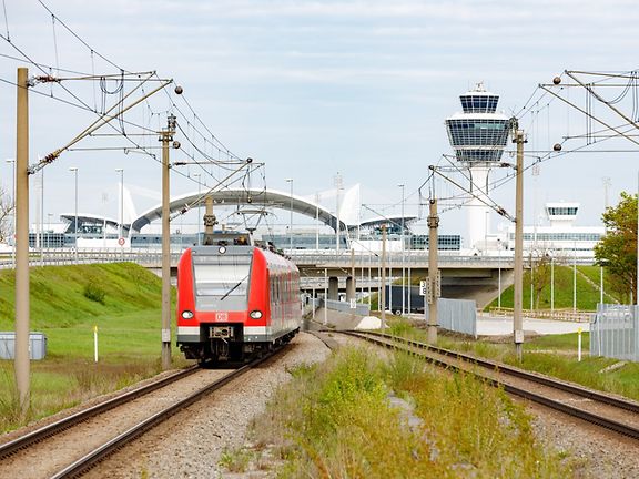 Seit 1992 fährt die S8 zum Flughafen, seit 1998 auch die S1 (Foto: S-Bahn München / BK Solution)