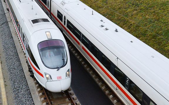 Strecke Erfurt-Leipzig zwei ICE Züge auf Fahrt