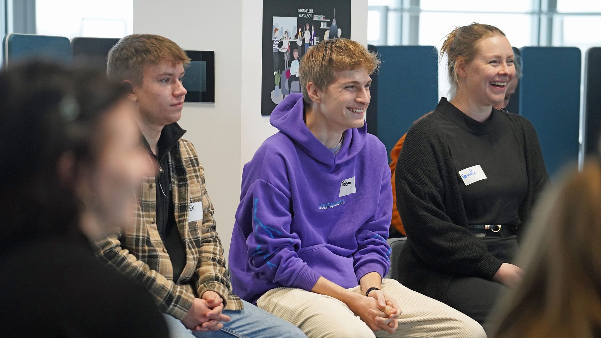 Schüler hören zu